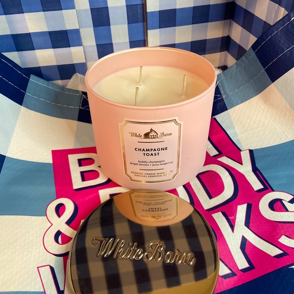 NEW BATH AND BODY WORKS CHAMPAGNE TOAST CANDLE - Picture 2 of 3